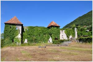 Ruševine Dvorca Soteska, arhiv Občine Dolenjske Toplice
